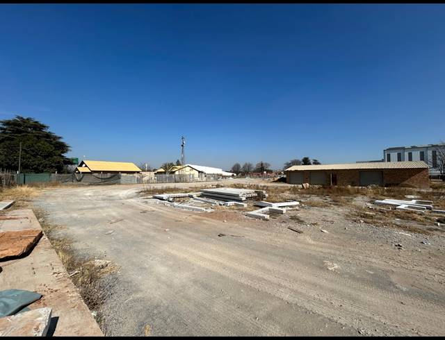 20,000M² VACANT LAND FOR SALE IN BREDELL